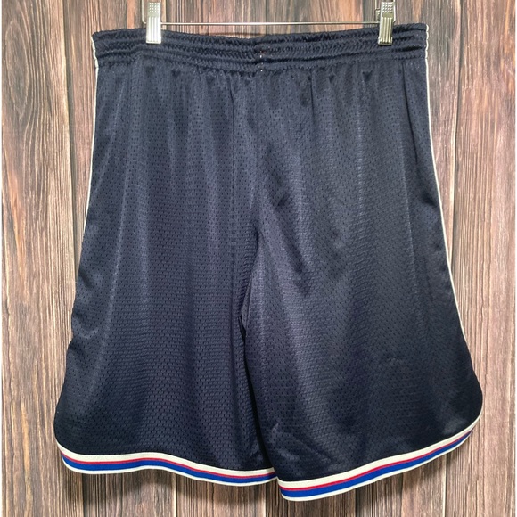 Champion Logo Core Basketball Shorts - Mens Size XL - Picture 2 of 6